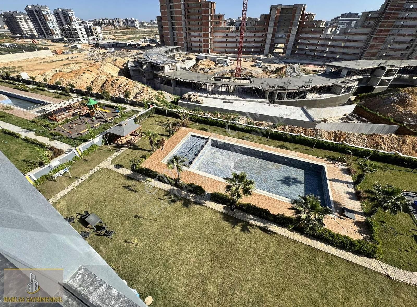 Altıntaş Mahallesinde Yola Yakın Havuzlu Lüks Satılık 2+1 Daire - Görsel 6