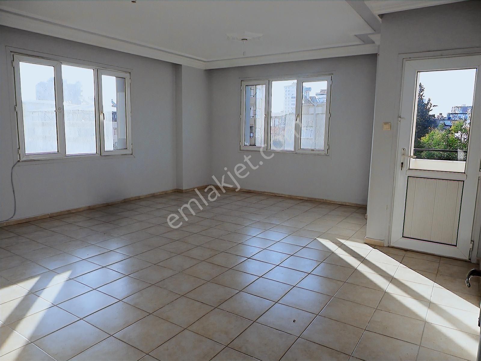 2000 Evlerde Bulvar Üzeri Merkezi Yerde Kiralık Daire.