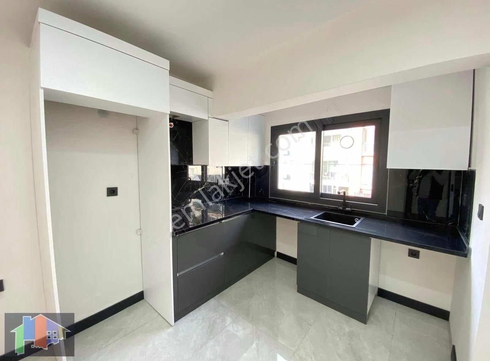 Merkezi Konumda Balkonlu Doğalgazlı Lüx 1+1 Daire