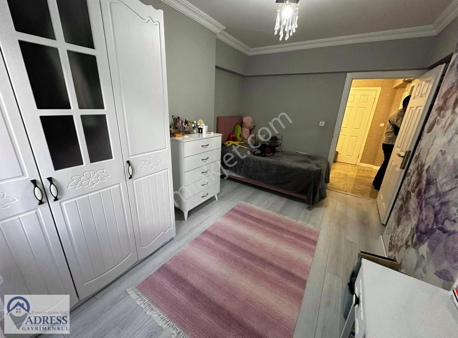 Ekşioğlu Birlik Sitesinde İçi Komple Yenilenmiş Büyük M2 3+1 - Görsel 17