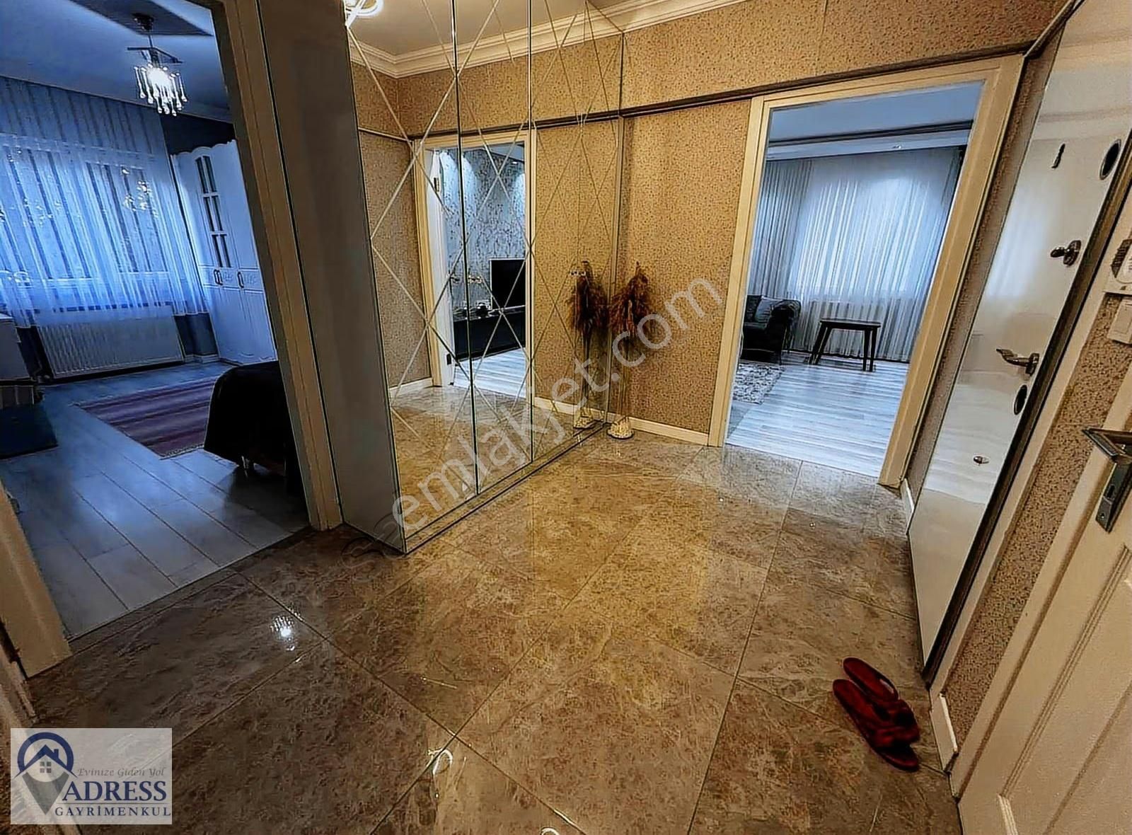 Ekşioğlu Birlik Sitesinde İçi Komple Yenilenmiş Büyük M2 3+1 - Görsel 35