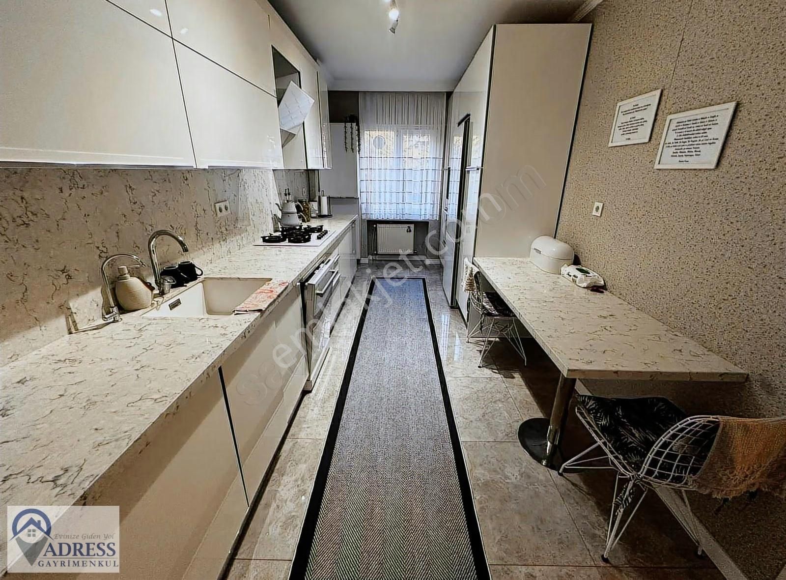 Ekşioğlu Birlik Sitesinde İçi Komple Yenilenmiş Büyük M2 3+1 - Görsel 6