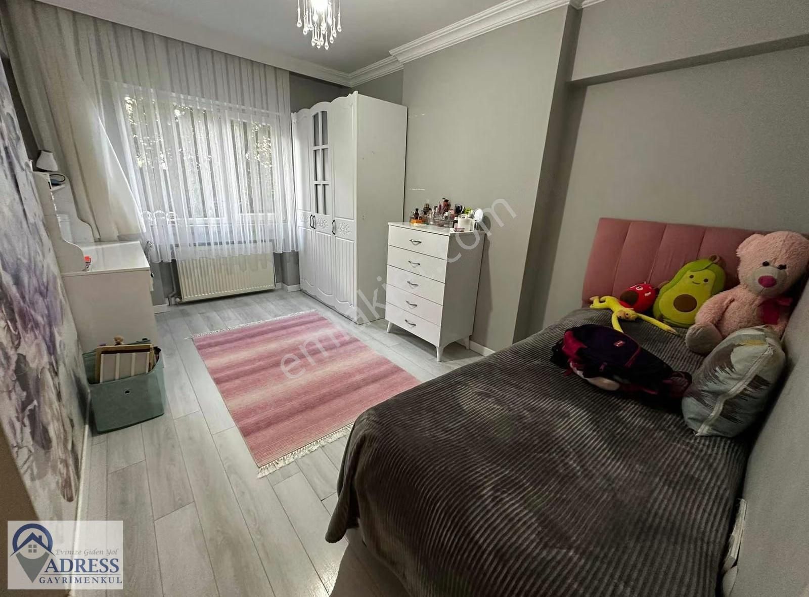 Ekşioğlu Birlik Sitesinde İçi Komple Yenilenmiş Büyük M2 3+1 - Görsel 5