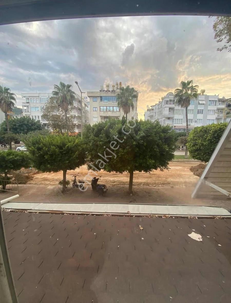 Saray Mah Atatürk Cad Satılık 3+1 Ayrı Mutfak Daire Denize 250m