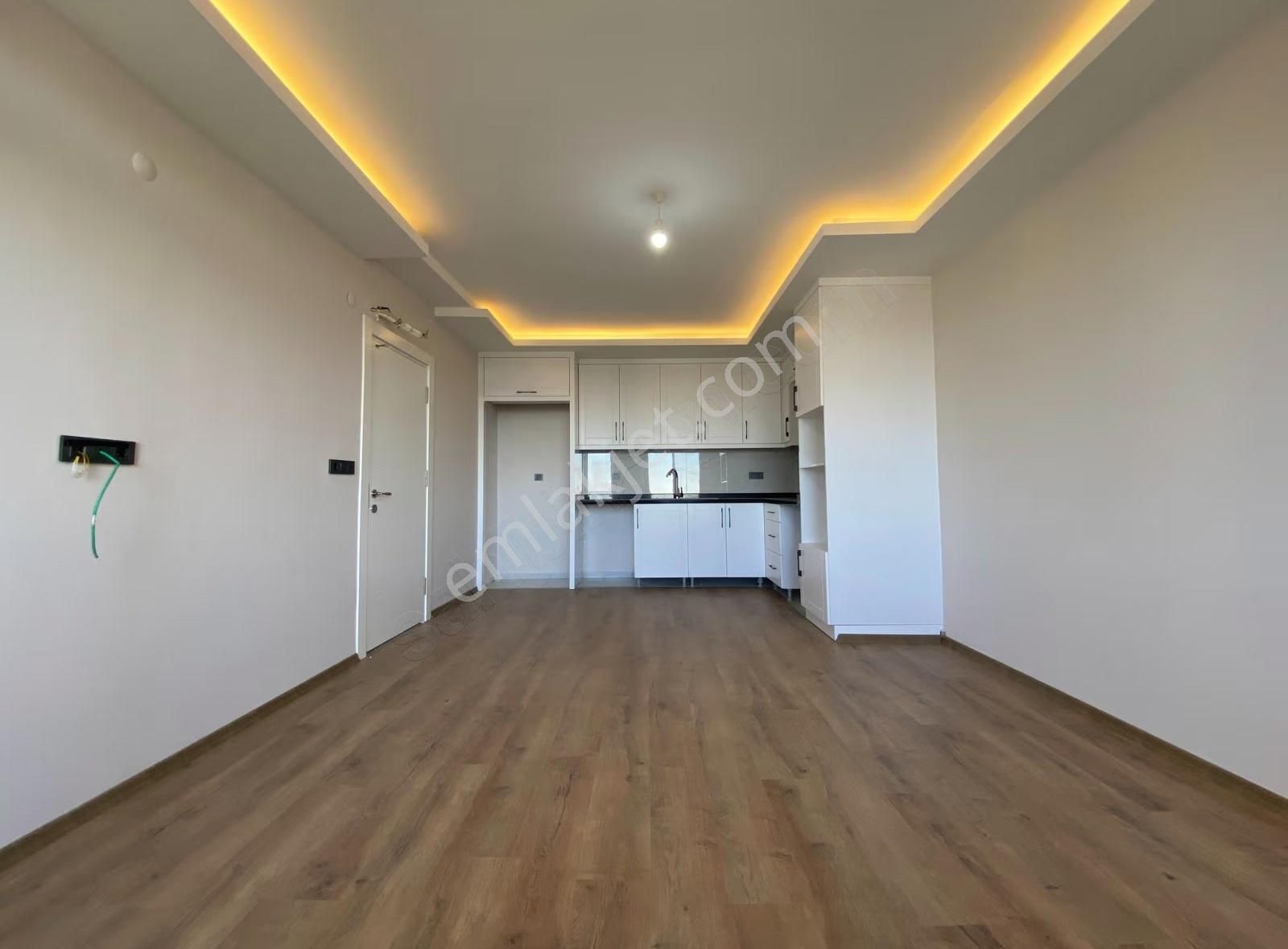 Pazarcı Mahallesinde Kiralık 2+1 Havuzlu Daıre - Görsel 21