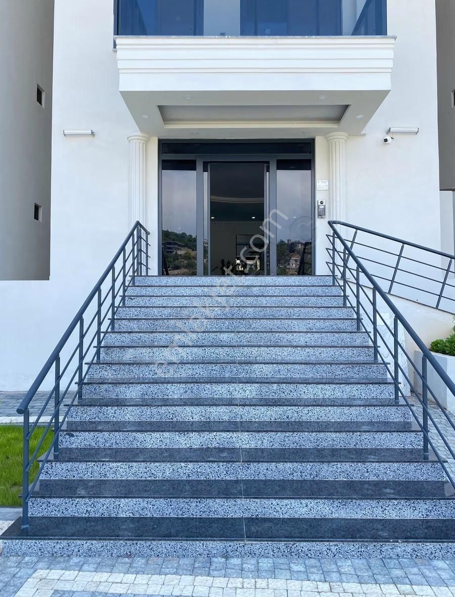 Pazarcı Mahallesinde Kiralık 2+1 Havuzlu Daıre - Görsel 25