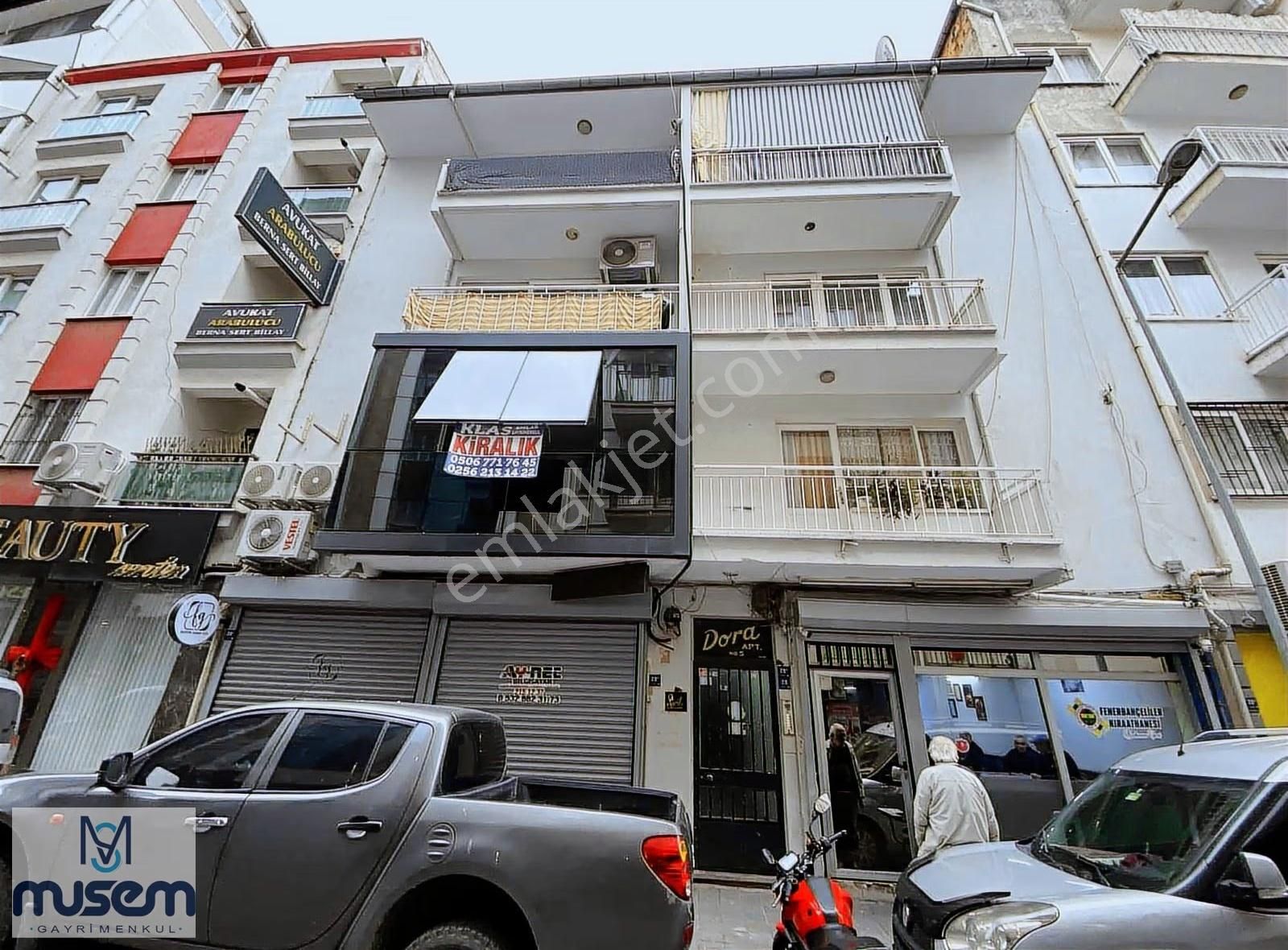 Cumhuriyet Mahallesinde Ara Kat Satılık 3+1 Daire