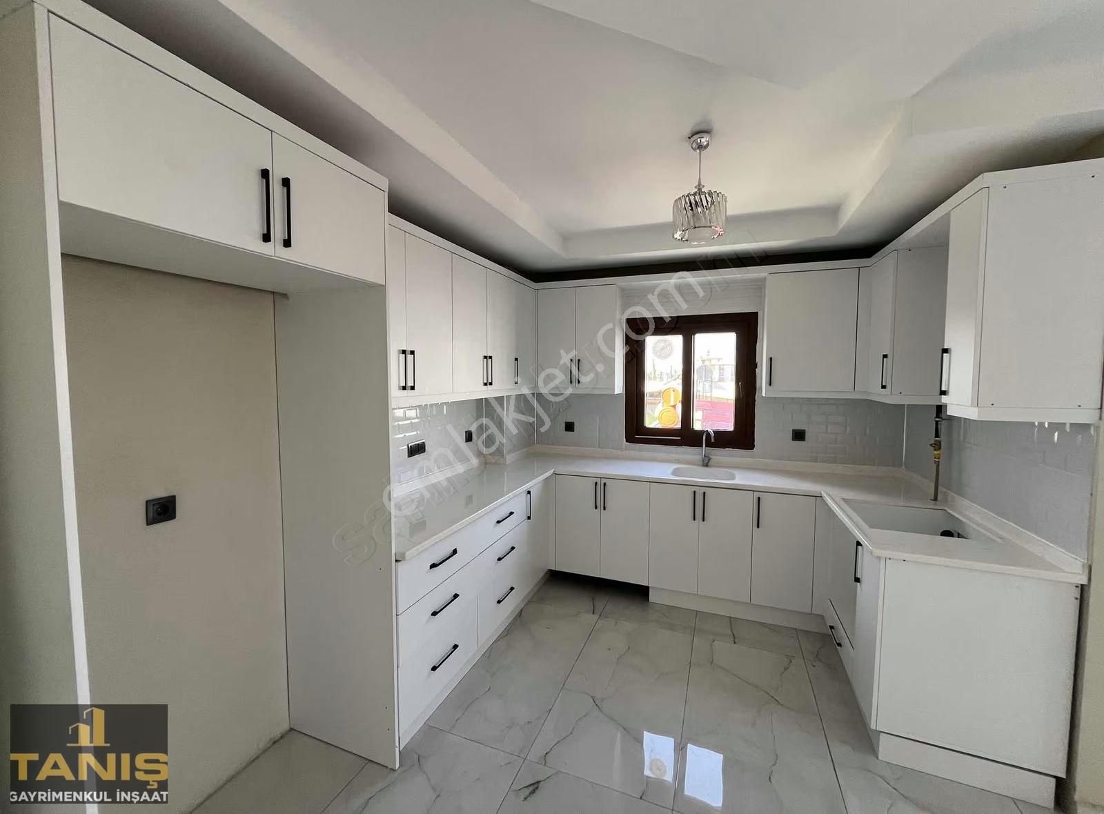 Yüreğir Yenidoğan Mah Kiralık 1+1 Geniş Oturumlu Ve Doğalgazılı - Görsel 18