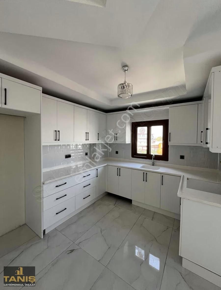 Yüreğir Yenidoğan Mah Kiralık 1+1 Geniş Oturumlu Ve Doğalgazılı - Görsel 14