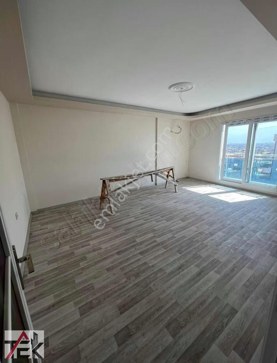 Bayraklı M.erenlerde 3+1 Geniş K.mutfak Ebeyn Banyolu Ara Kat