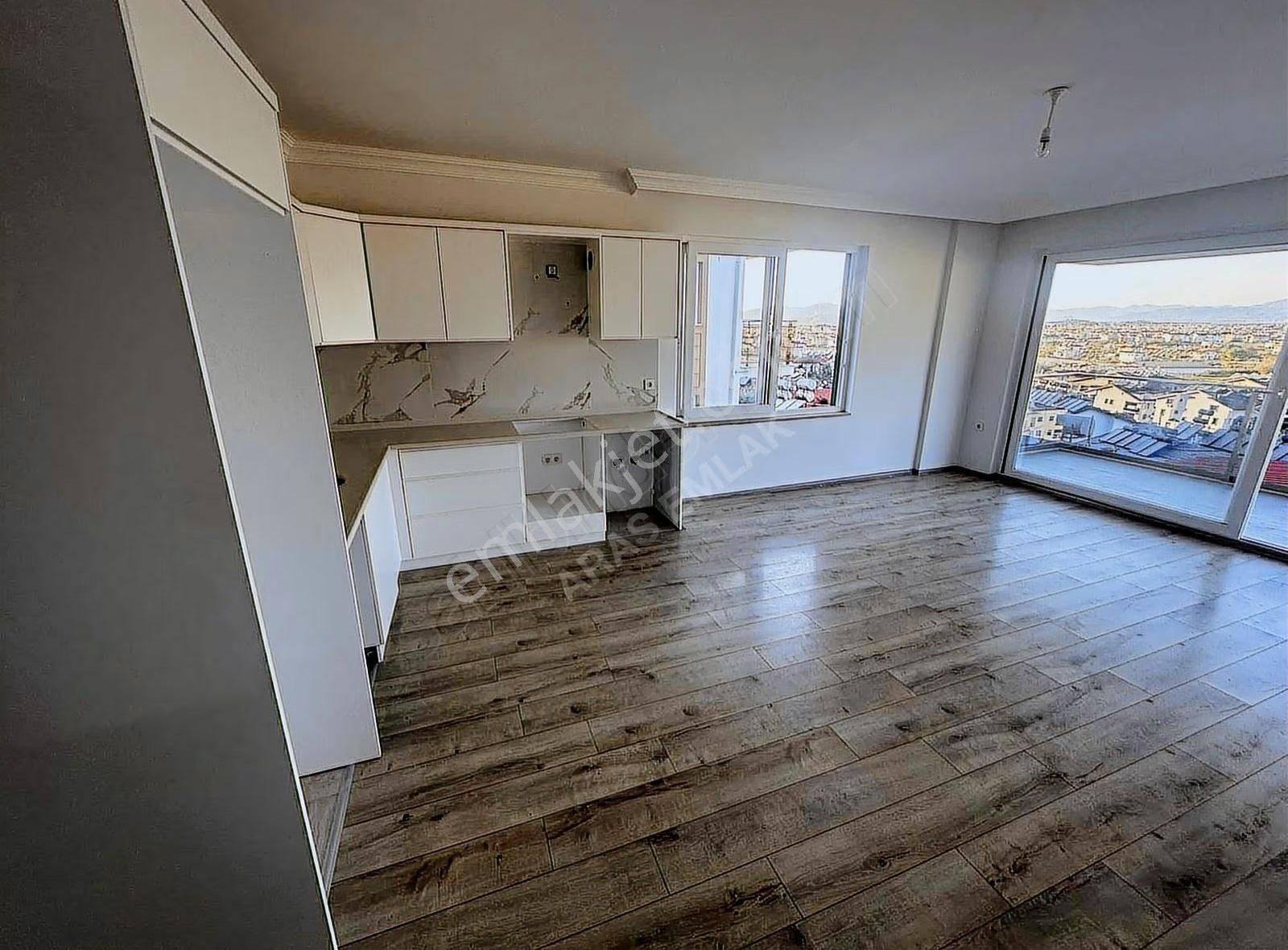 Aras'dan Patlangıçta Harika Manzaralı Geniş Ve Ferah 2+1 Daire - Görsel 2