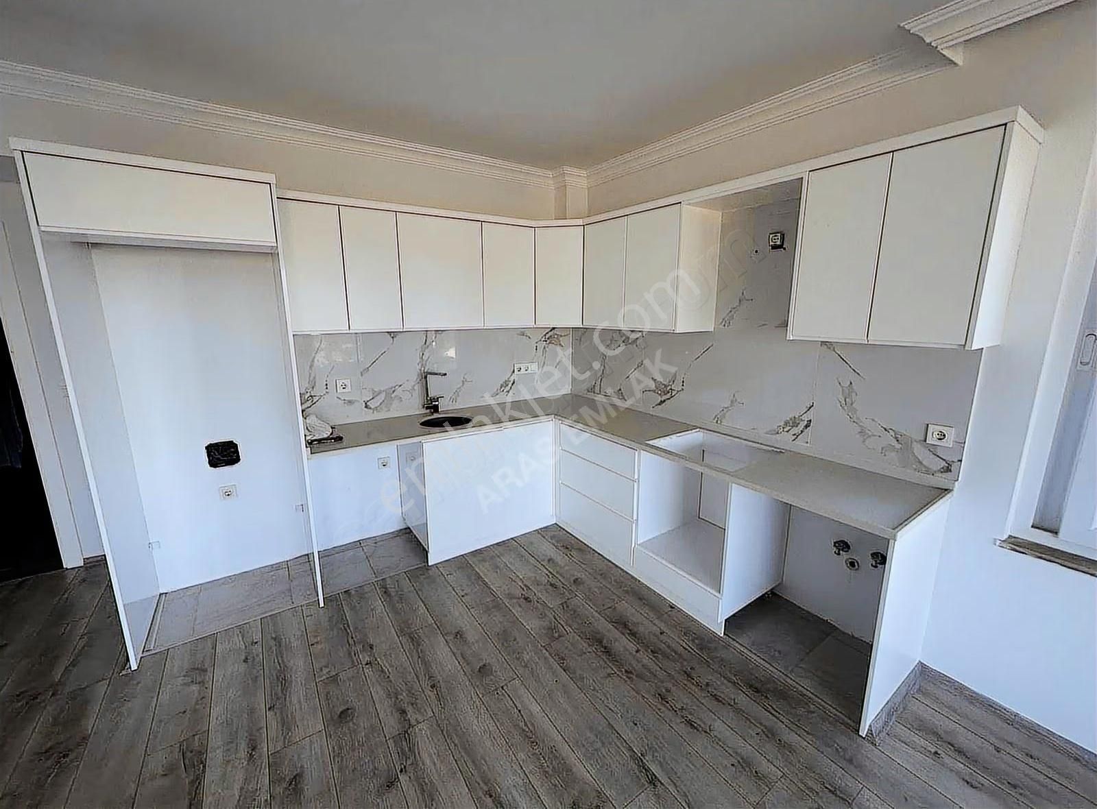 Aras'dan Patlangıçta Harika Manzaralı Geniş Ve Ferah 2+1 Daire - Görsel 23