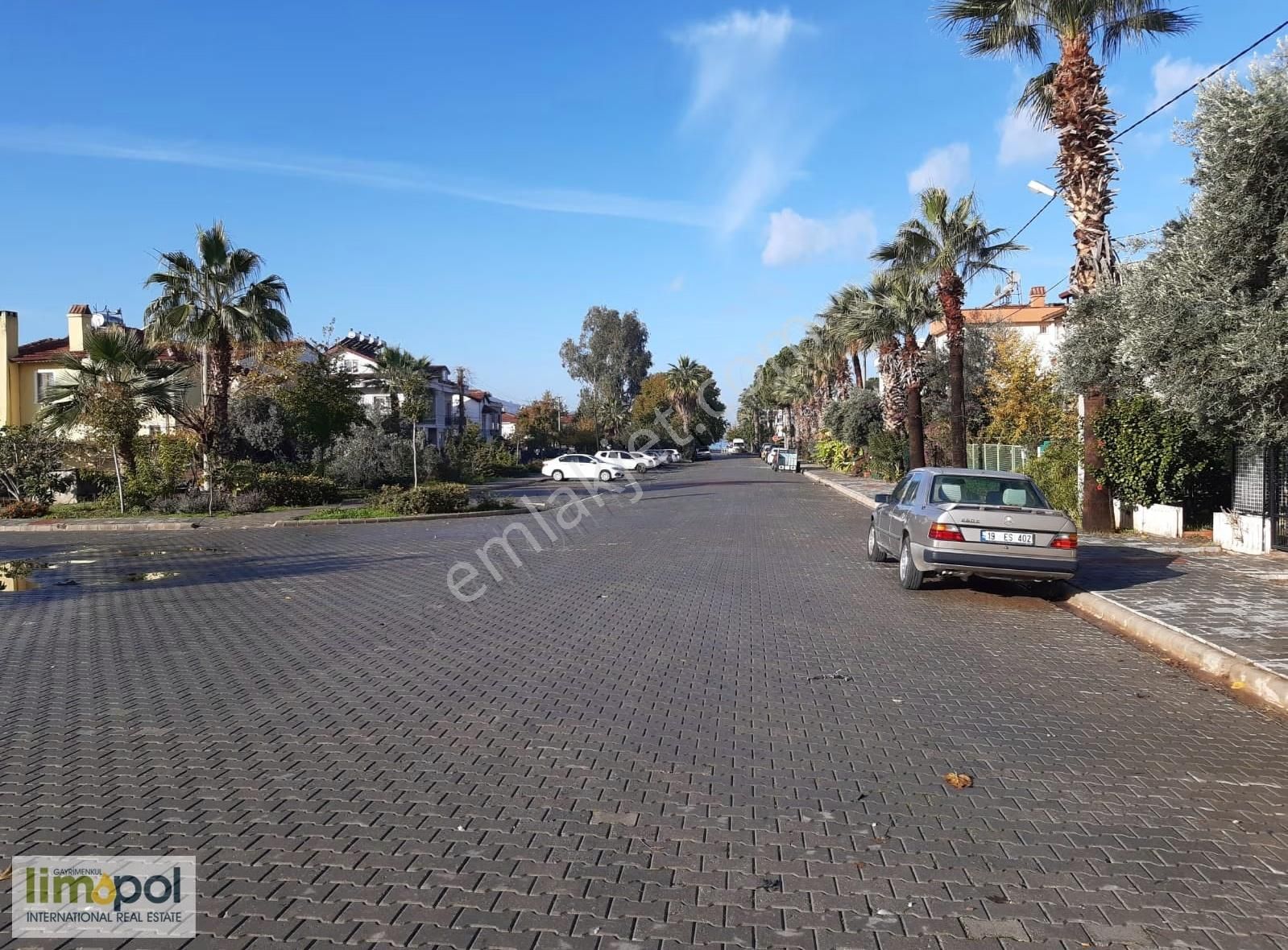 Limopol'den Akarca Sahile Yakın 4+1 Triplex Köşe Villa - Görsel 30