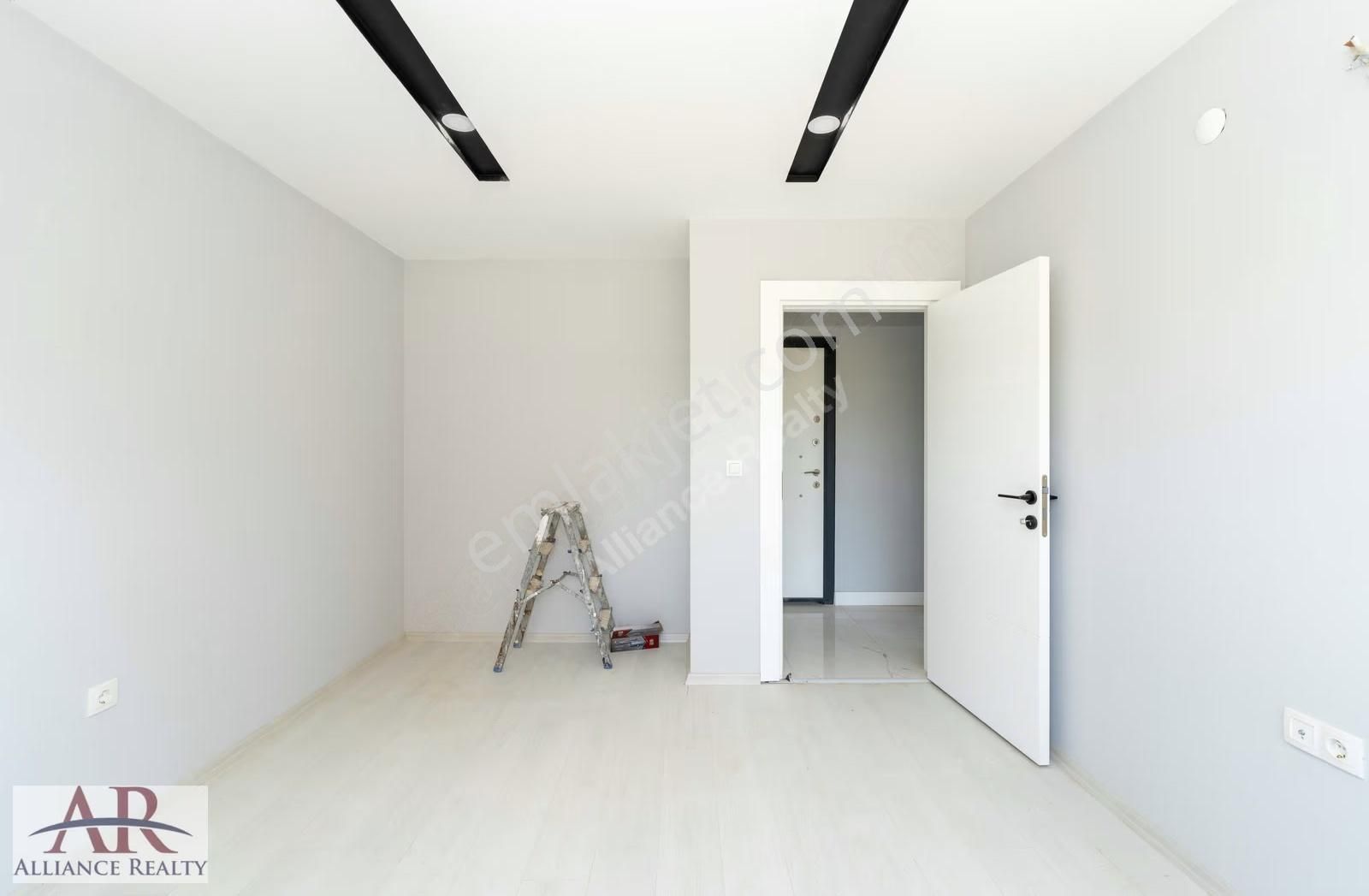 Bahçeyaka'da Yeni Bina 1+1 Giriş Kat Doğalgaz+panjur+havuz - Görsel 3