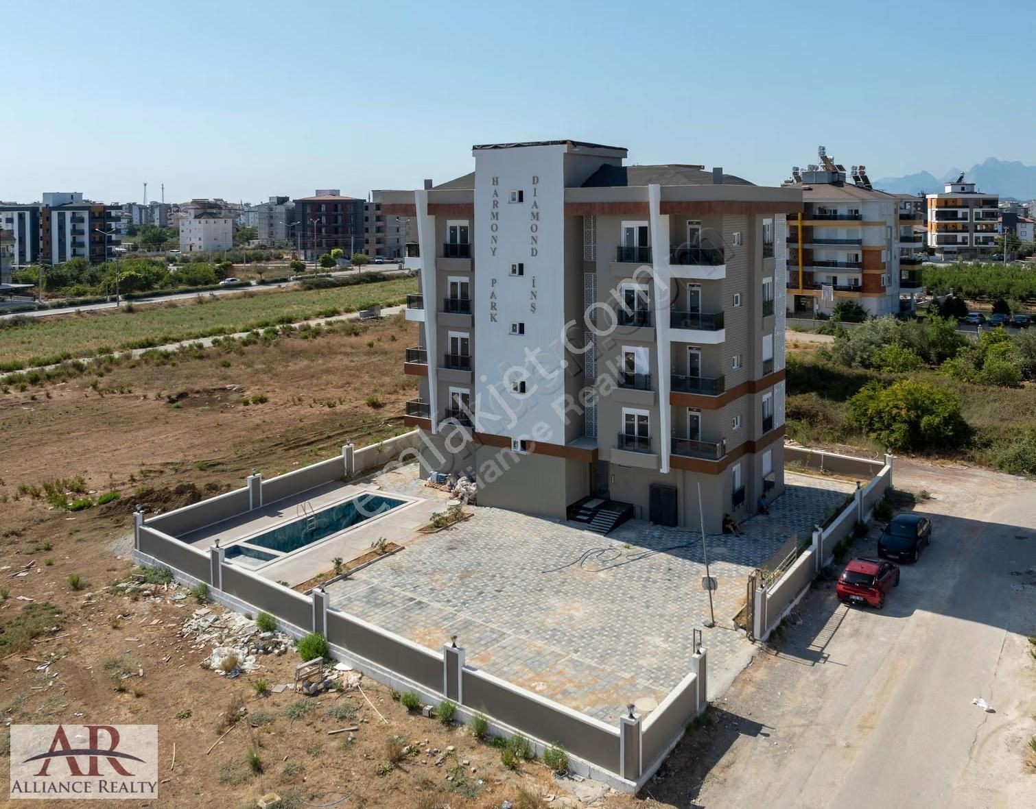 Bahçeyaka'da Yeni Bina 1+1 Giriş Kat Doğalgaz+panjur+havuz - Görsel 8