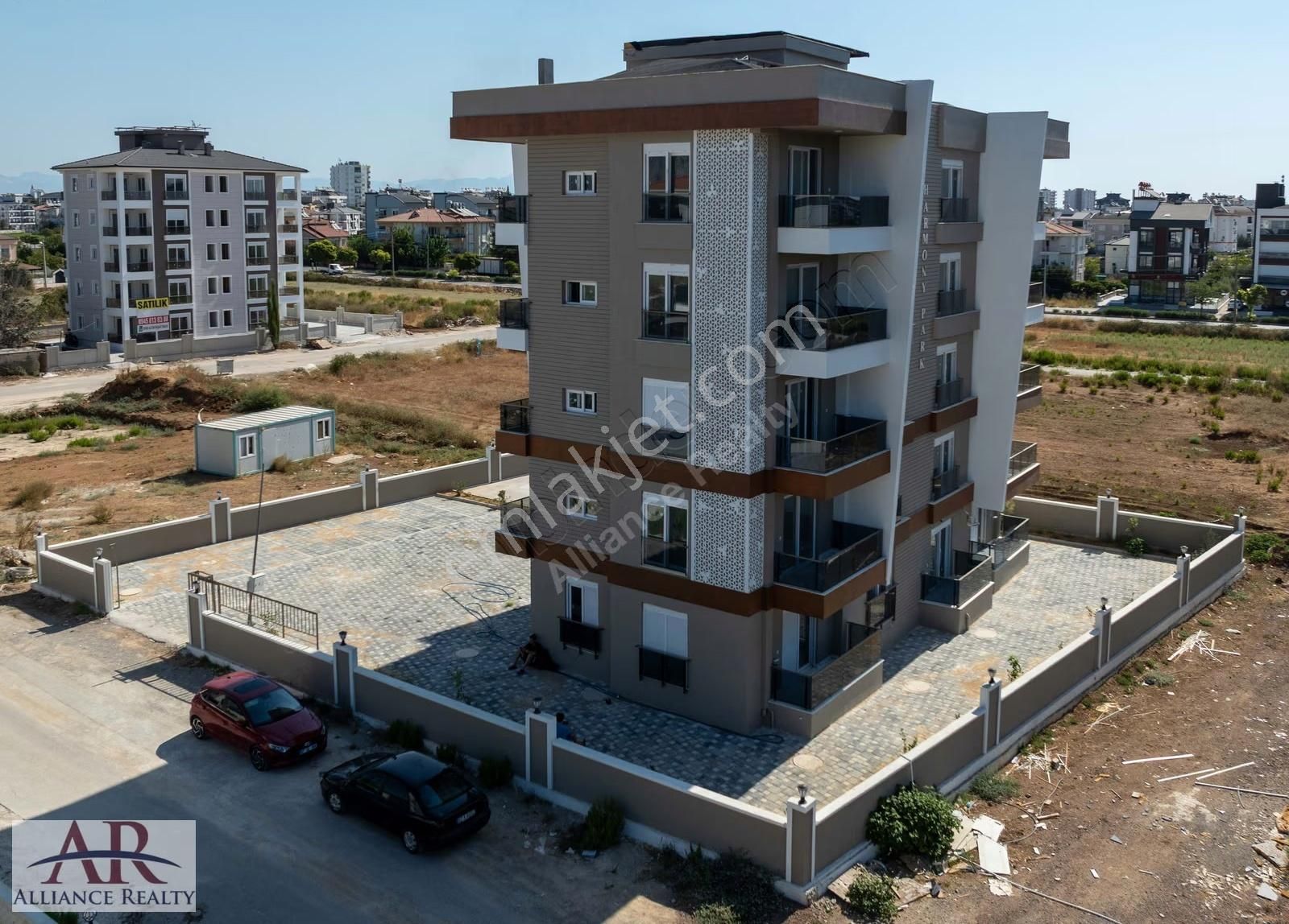 Bahçeyaka'da Yeni Bina 1+1 Giriş Kat Doğalgaz+panjur+havuz