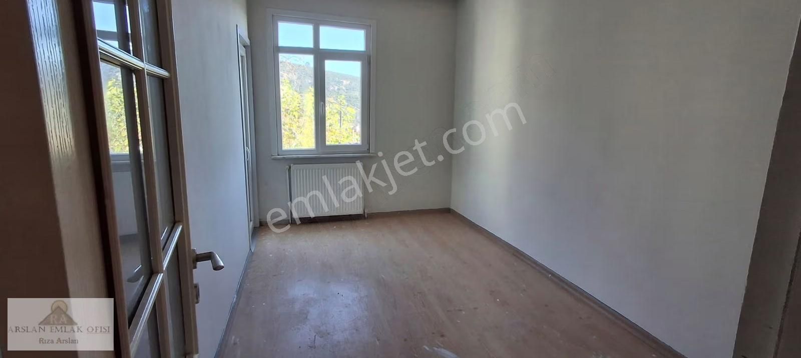 Arslan Emlakta Gülensuda Minibüs Yoluna Cephe Kiralık 3+1 Daire