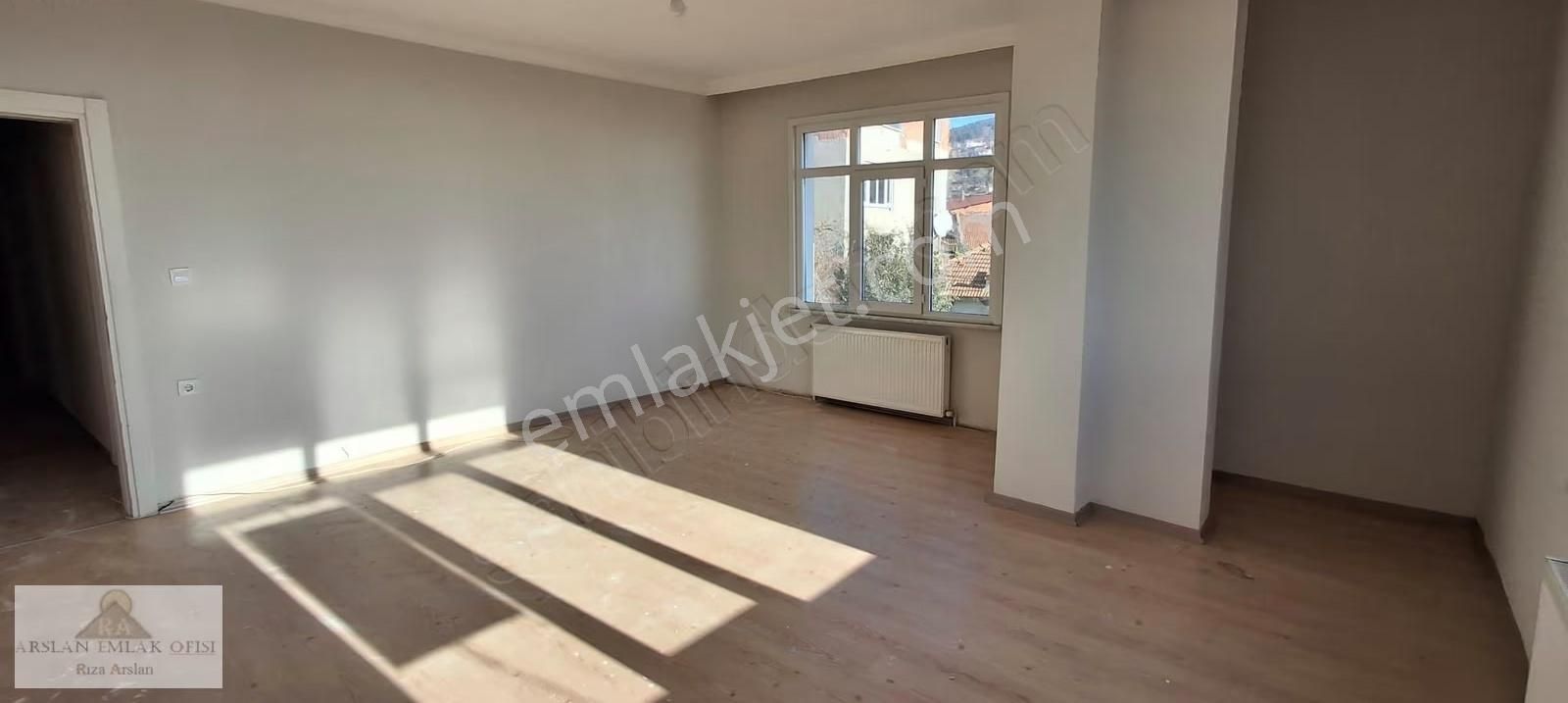 Arslan Emlakta Gülensuda Minibüs Yoluna Cephe Kiralık 3+1 Daire - Görsel 7