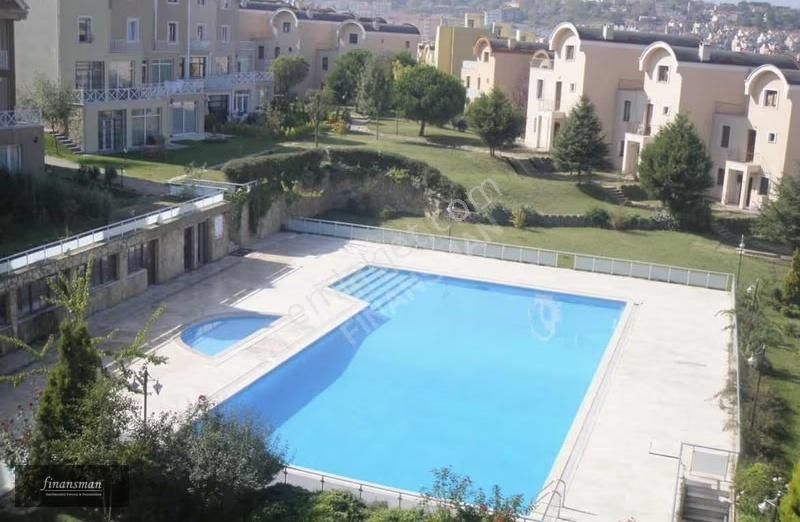 Kelepir... Fırsat.. Havuzlu.. Geniş Bahçeli.. Köşe.. Ferah Villa