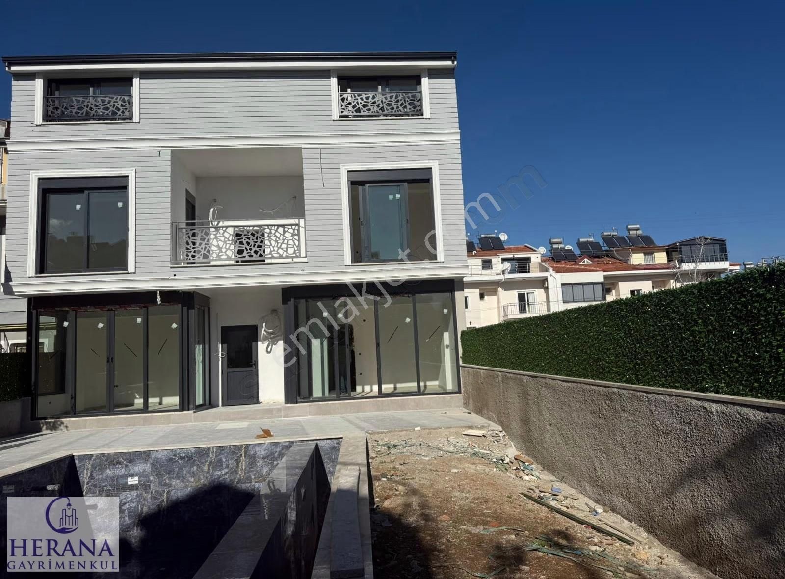 Foça Mahallesinde Merkezi Konumda İşyeri Veya Konut 1+1 - Görsel 13