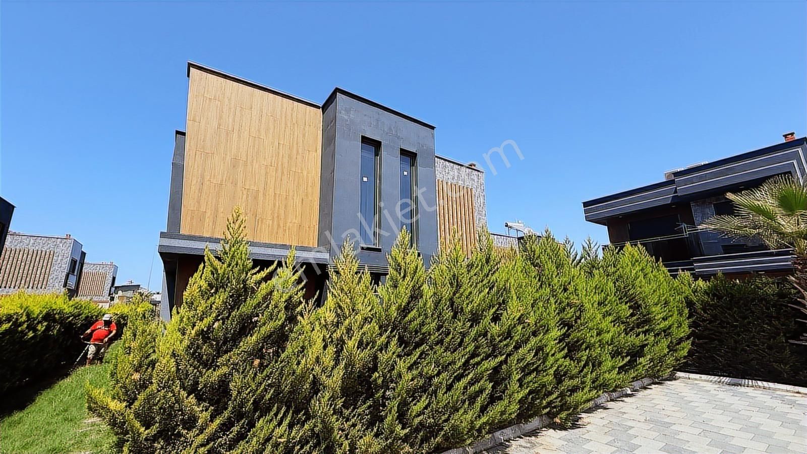 Kuşadası'nda Taşınmaya Hazır Eşyalı Havuzlu Villa | Tekce - Görsel 12