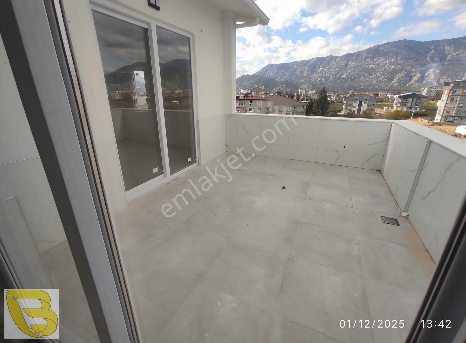 Nuray Ayhan'dan Yeniköyde 6+2 Satılık Çatı Dubleks - Görsel 24