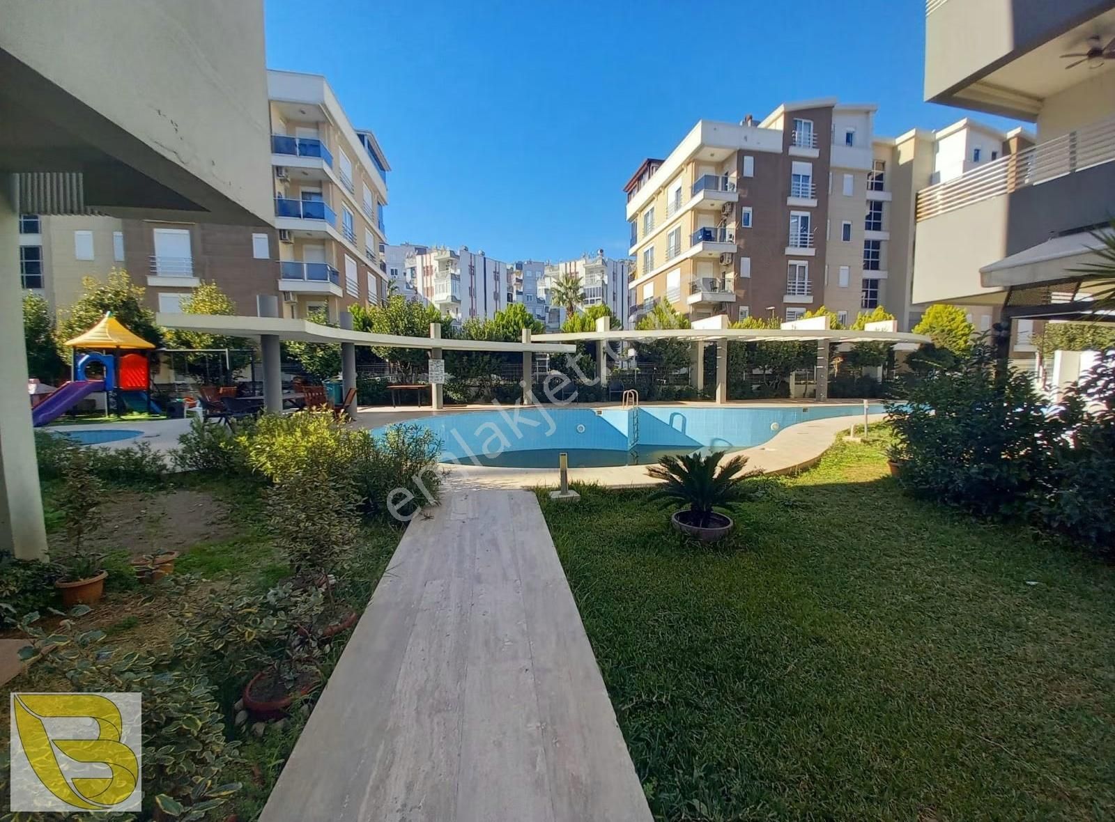 Konyaaltı Hurma Mah.3+1 Ful Eşyalı Havuzlu Sitede Satılık Daire