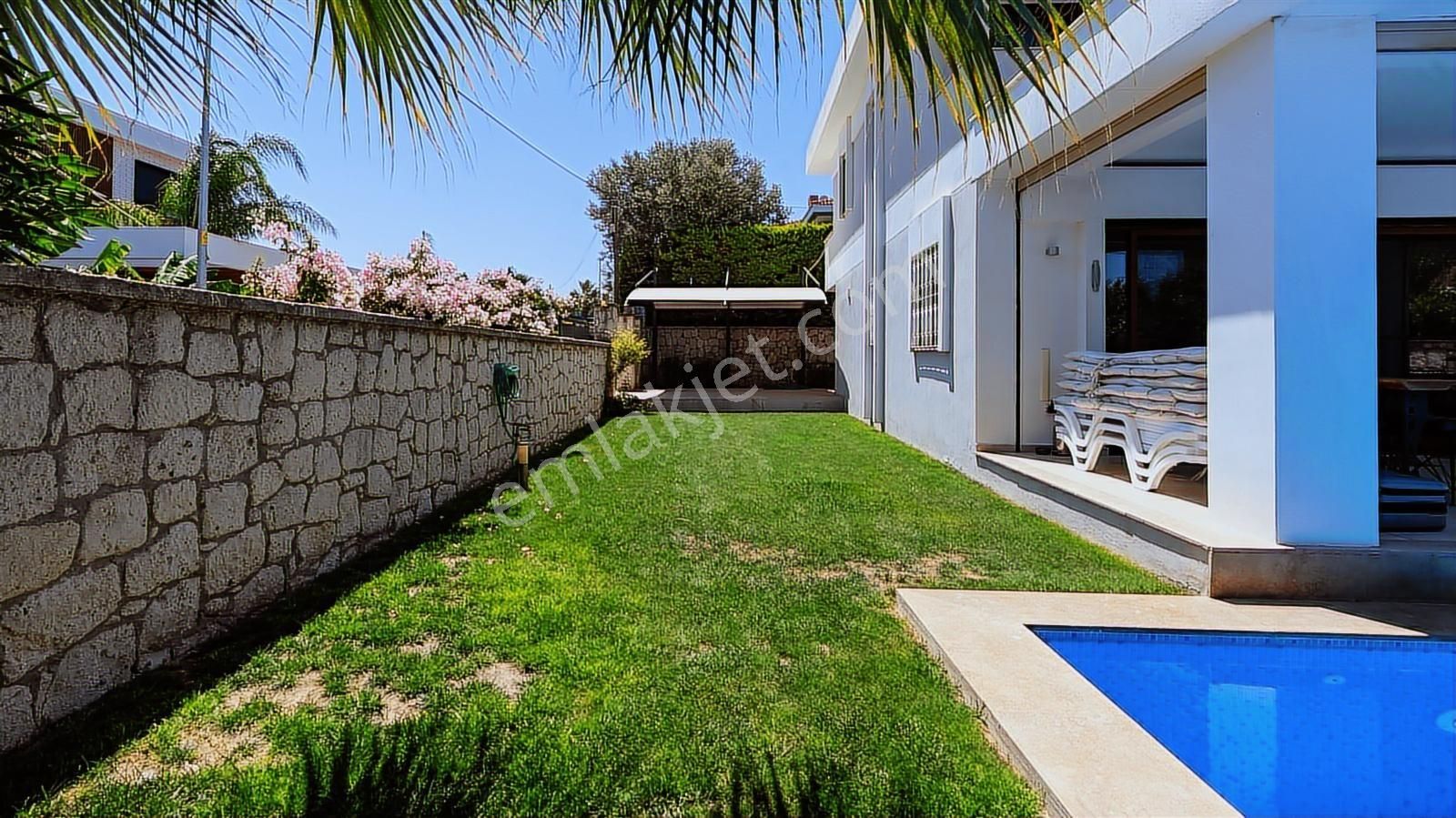 Alaçatı`da 350 M2 Arsa İçinde Havuzlu Tam Müstakil Villa | Tekce - Görsel 5