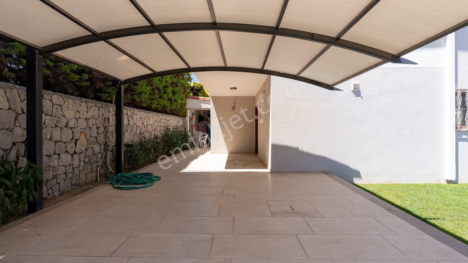 Alaçatı`da 350 M2 Arsa İçinde Havuzlu Tam Müstakil Villa | Tekce - Görsel 9