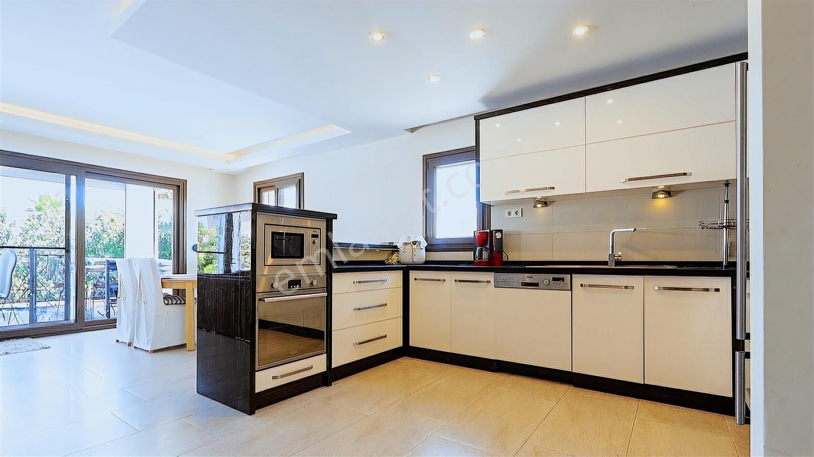 Alaçatı`da 350 M2 Arsa İçinde Havuzlu Tam Müstakil Villa | Tekce - Görsel 31