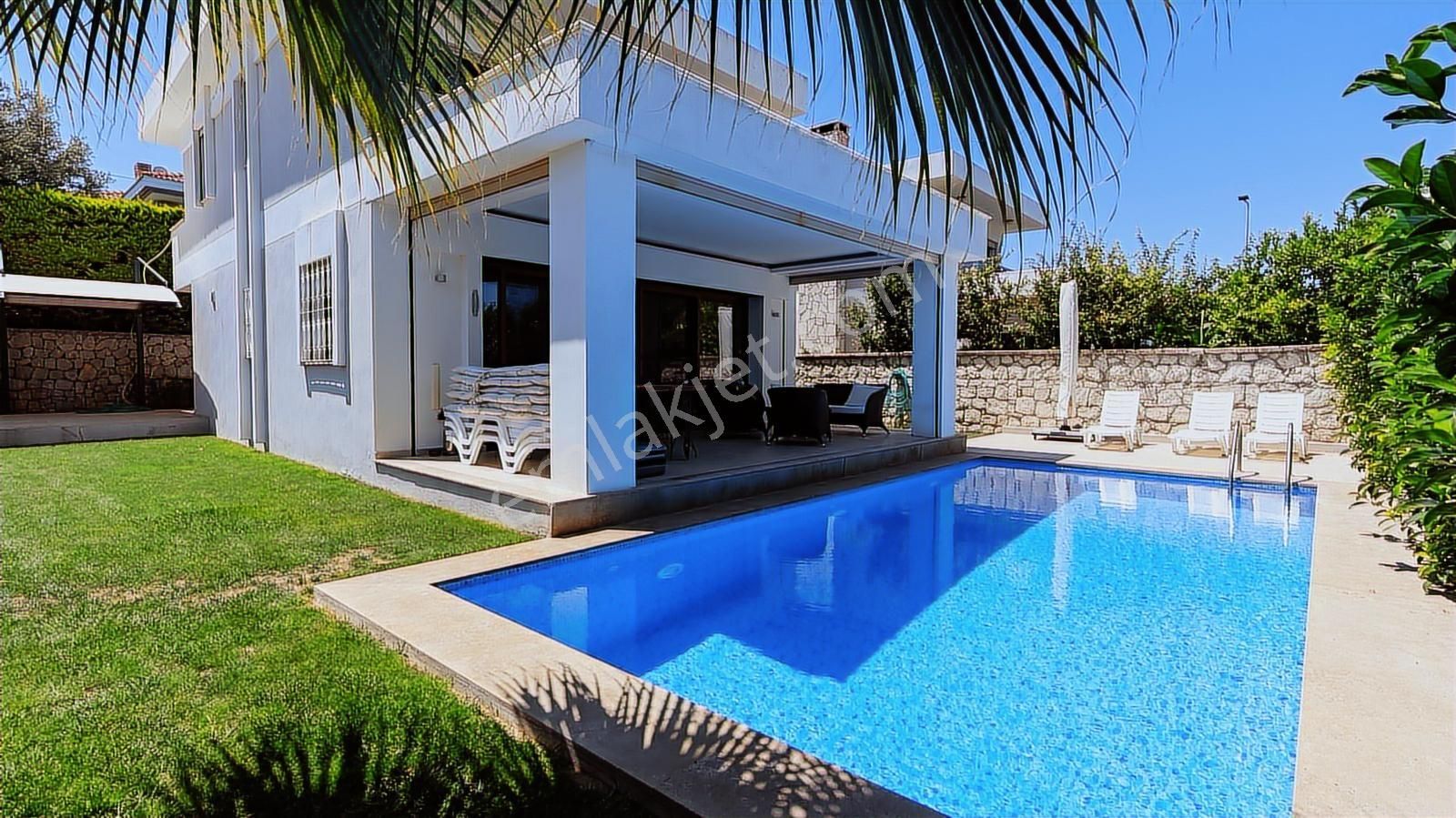 Alaçatı`da 350 M2 Arsa İçinde Havuzlu Tam Müstakil Villa | Tekce - Görsel 18