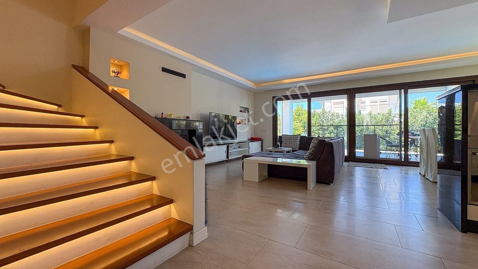 Alaçatı`da 350 M2 Arsa İçinde Havuzlu Tam Müstakil Villa | Tekce - Görsel 17