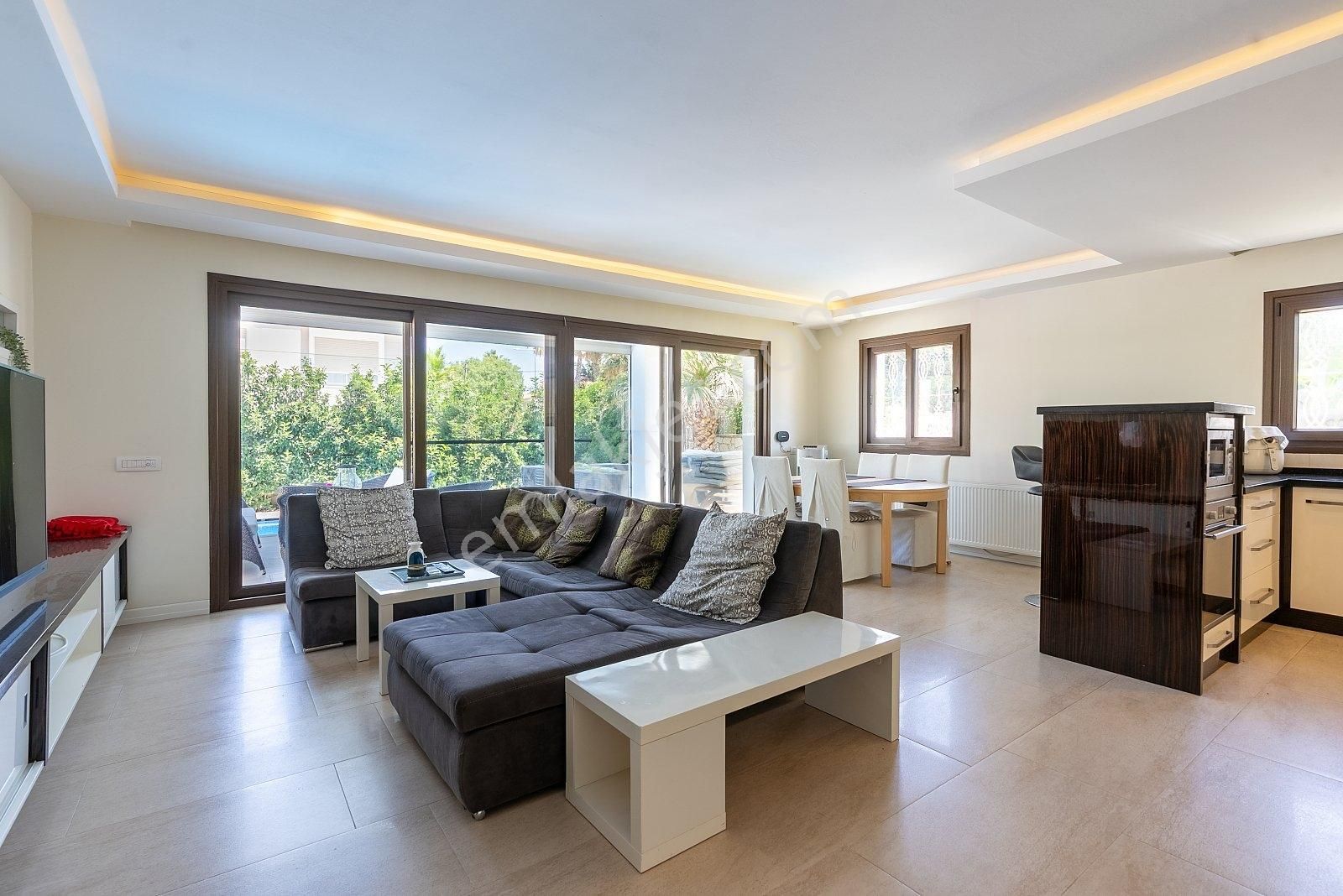 Alaçatı`da 350 M2 Arsa İçinde Havuzlu Tam Müstakil Villa | Tekce - Görsel 23