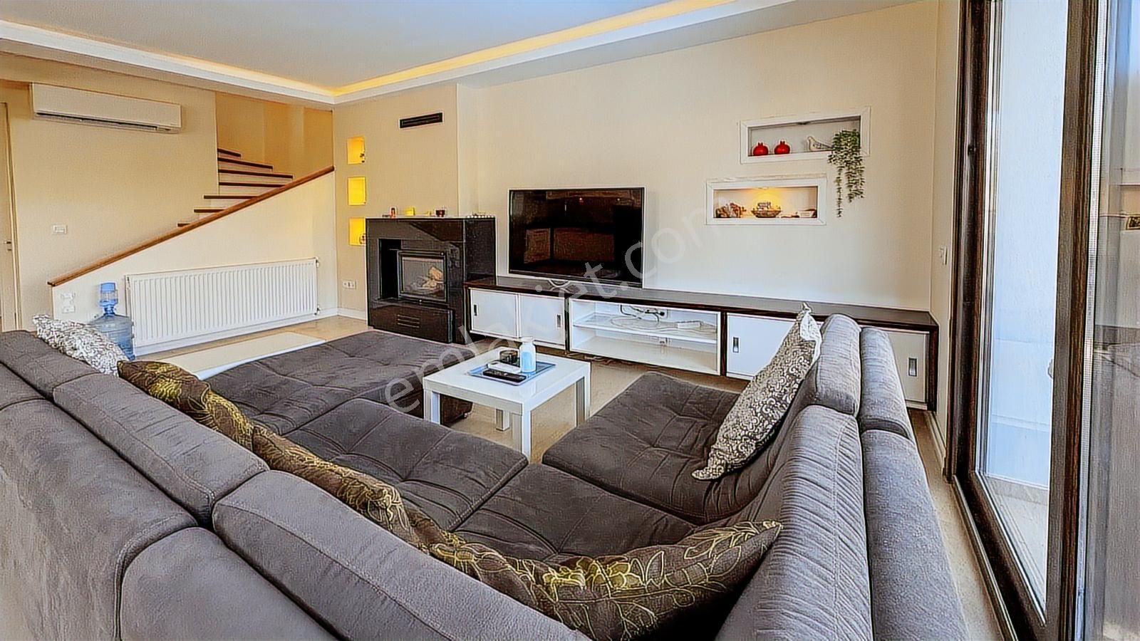 Alaçatı`da 350 M2 Arsa İçinde Havuzlu Tam Müstakil Villa | Tekce - Görsel 19