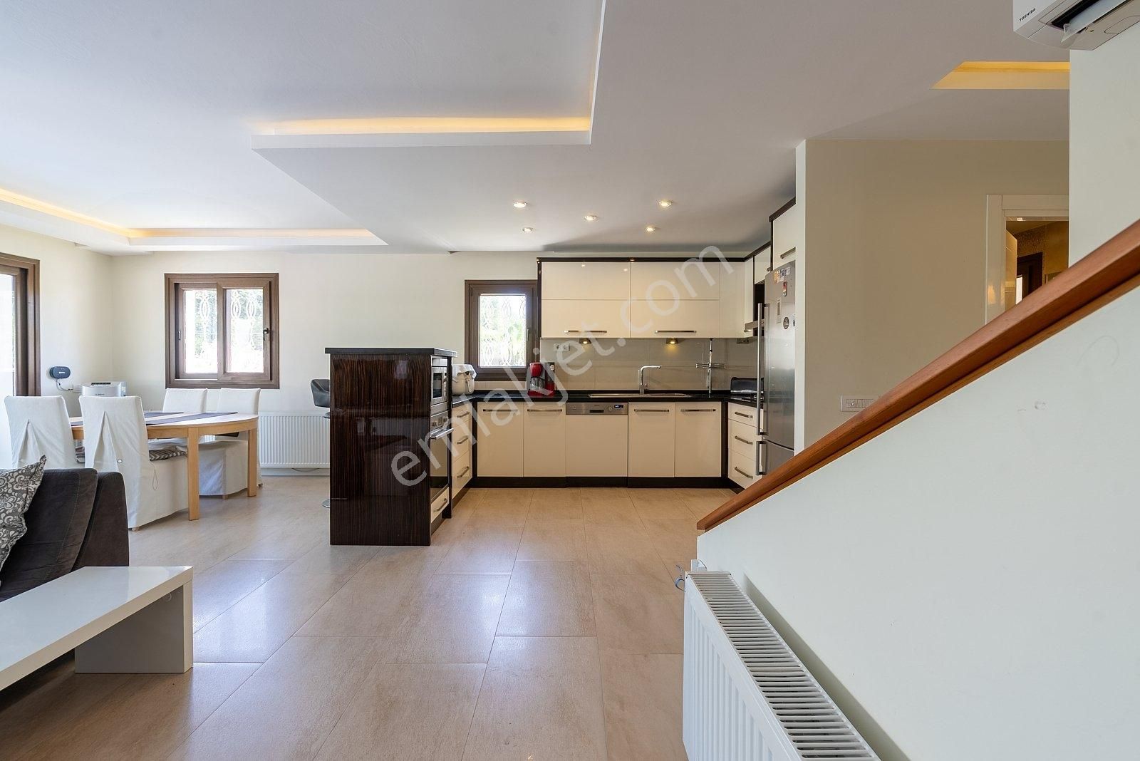 Alaçatı`da 350 M2 Arsa İçinde Havuzlu Tam Müstakil Villa | Tekce - Görsel 30