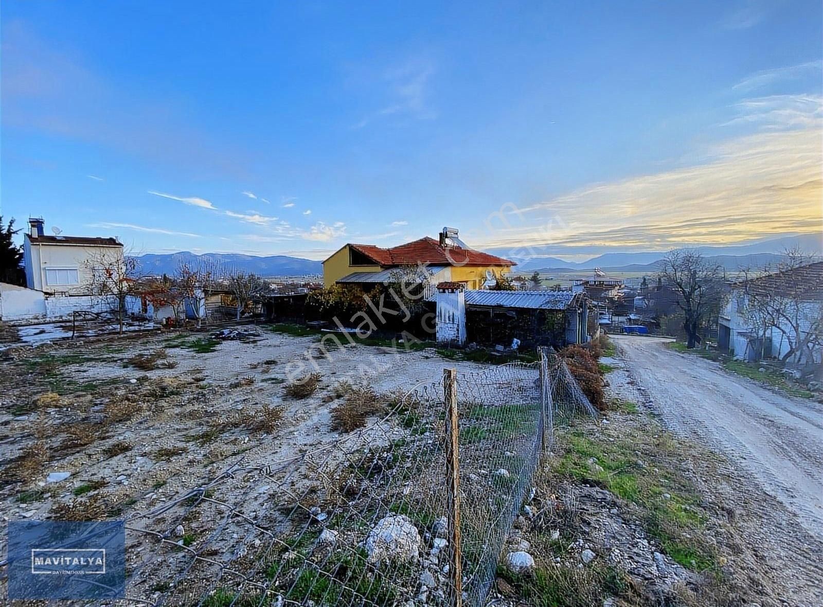 Bademağacında Mahalle İçinde Satılık 670 M2 İmarlı Köşebaşı Arsa - Görsel 3