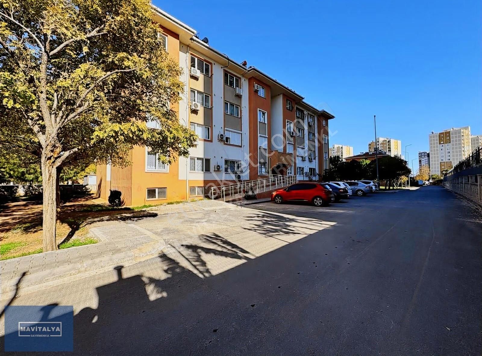 Gazi Mah. Tokide Tramvaya 1 Dk Tadilatı Yapılmış Yatırımlık 1+1