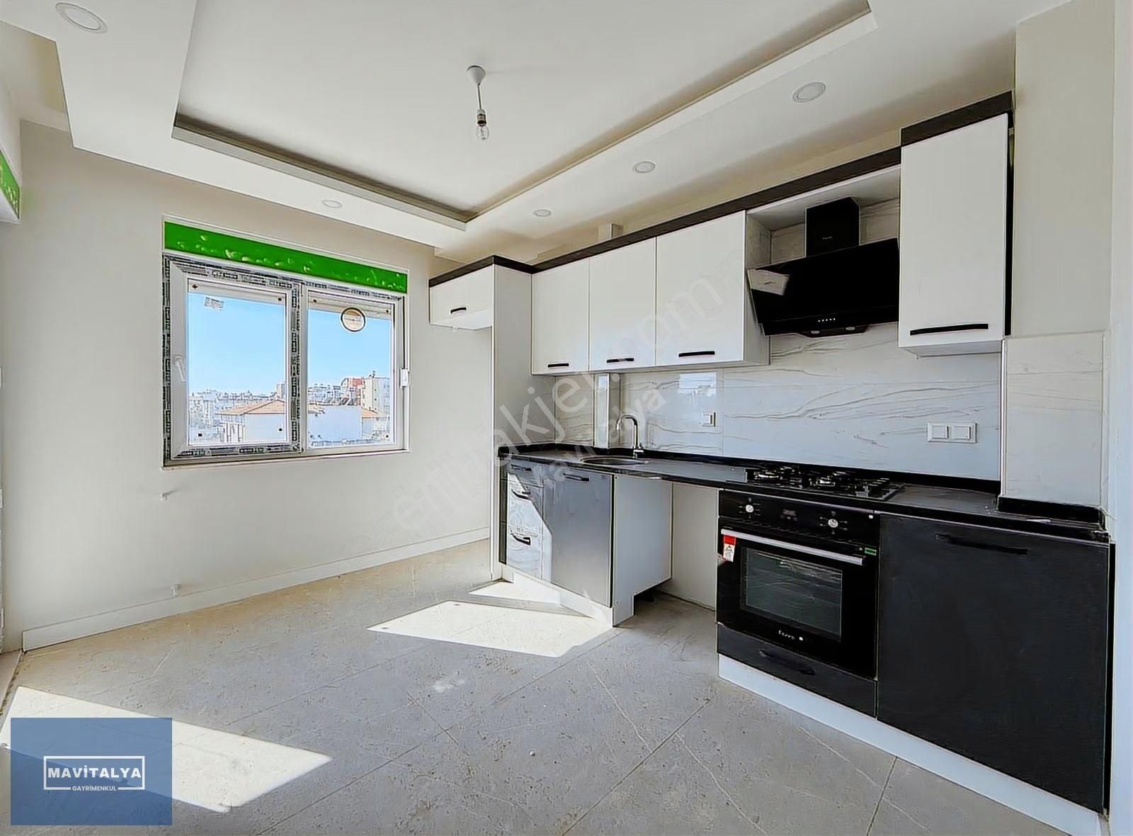 Yeniköy Merkezinde Geniş 2+1 Ayrı Mutfaklı Önü Açık Sıfır Daire