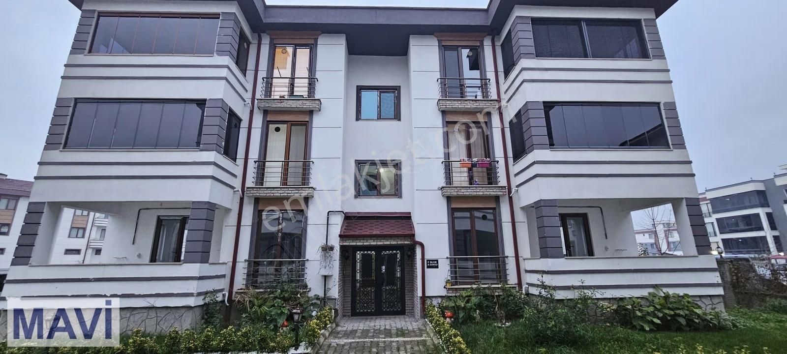 Remax Mavi- Yazlık'ta Site İçi 3+1 ,2.kat ,135m2 Satılık Daire