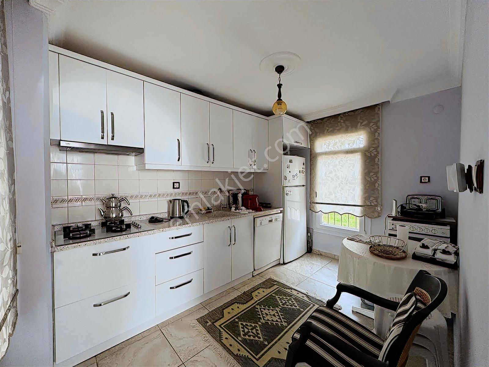 Ayvalık'ta Denize 100m Müstakil 3+1 Villa - Görsel 22