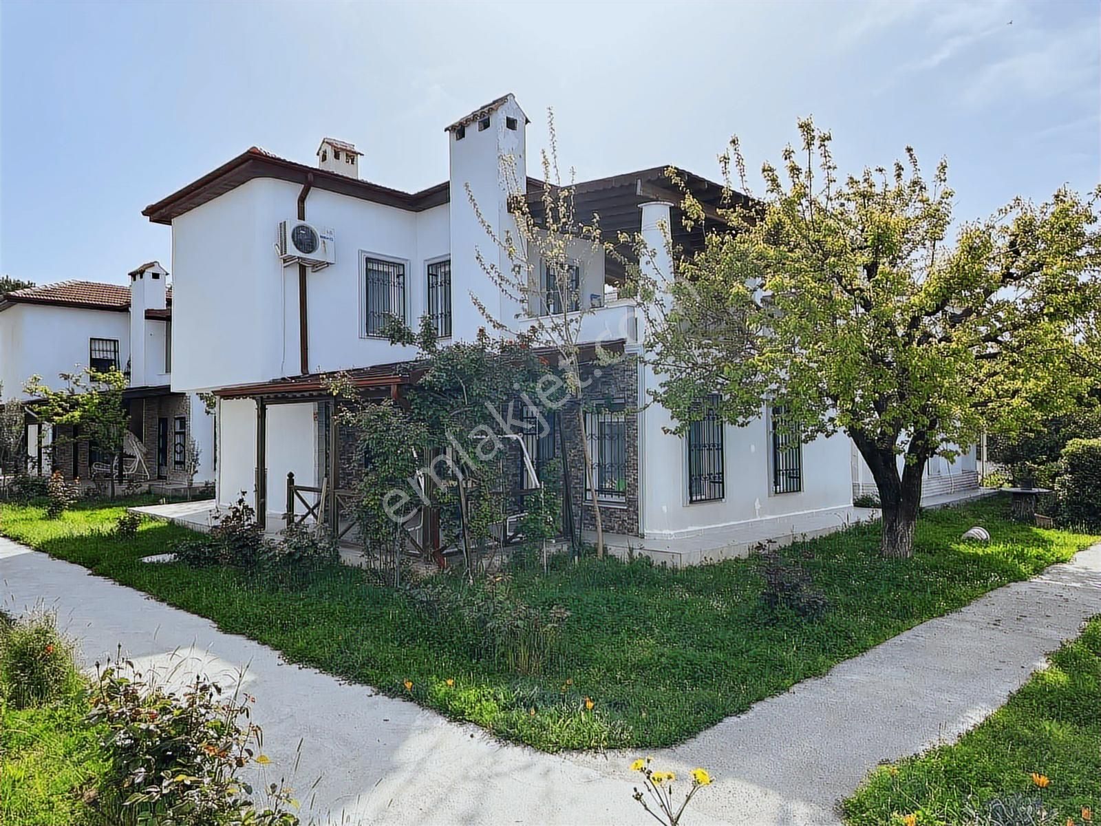 Ayvalık'ta Denize 100m Müstakil 3+1 Villa - Görsel 5