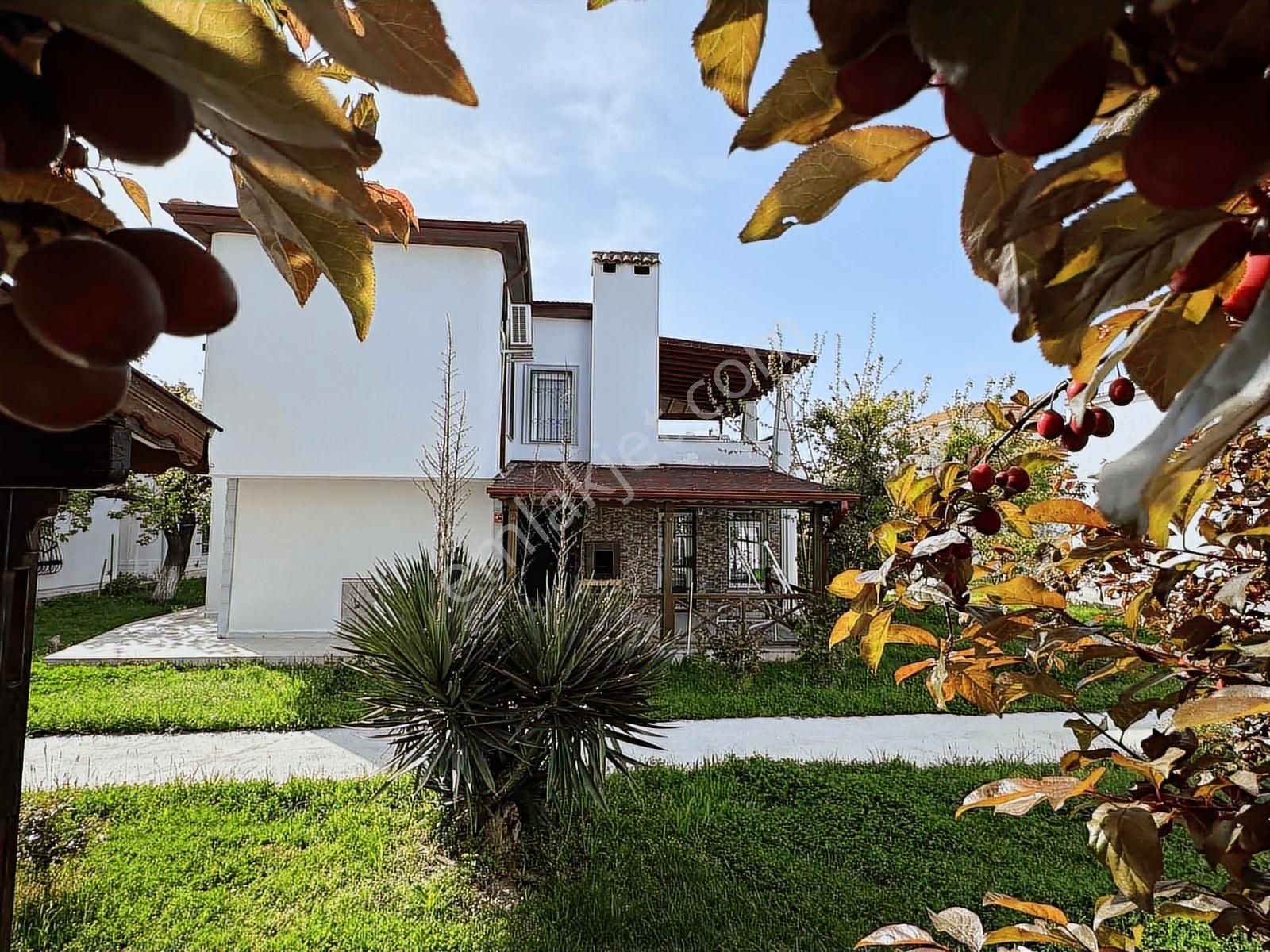 Ayvalık'ta Denize 100m Müstakil 3+1 Villa - Görsel 23