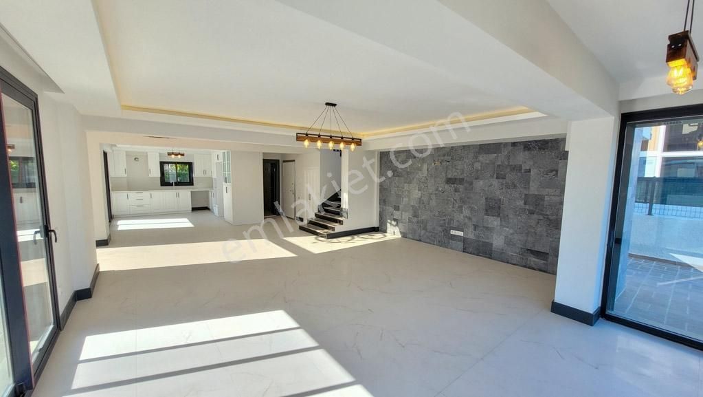 Prestijli Galaksi Villalarında 4+1 Havuzlu & Full Eşyalı Villa - Görsel 15