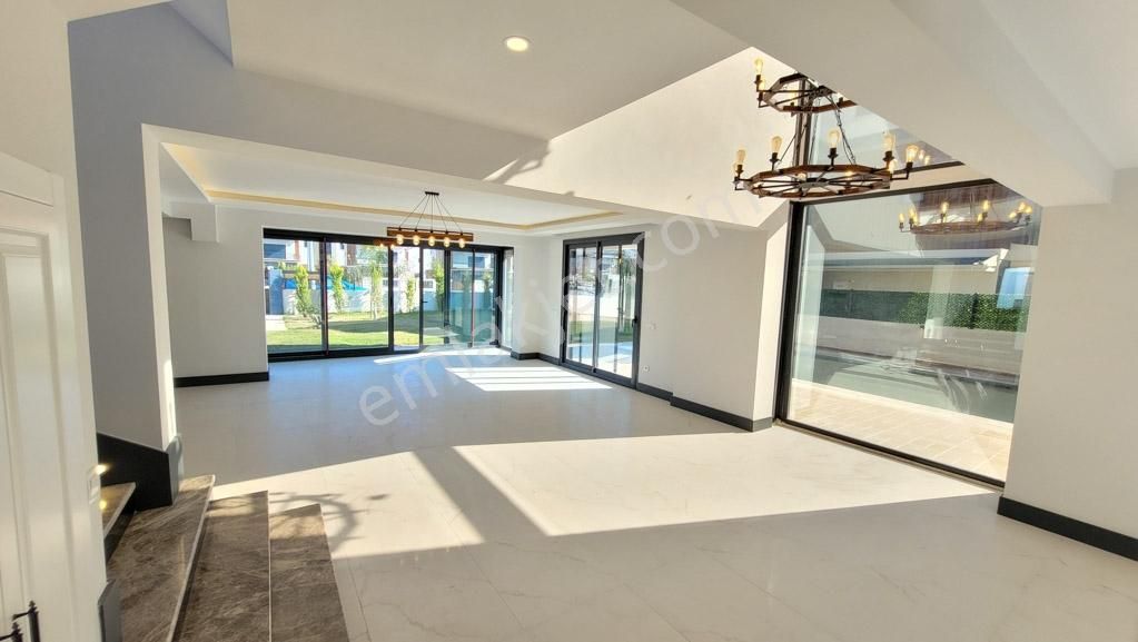 Prestijli Galaksi Villalarında 4+1 Havuzlu & Full Eşyalı Villa - Görsel 2