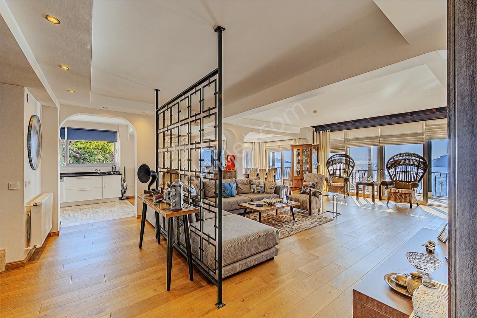 Yalıkavak'ta Deniz Manzaralı 6+2 Özel Havuzlu Villa - Görsel 32