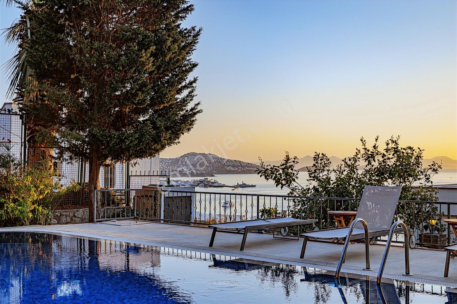 Yalıkavak'ta Deniz Manzaralı 6+2 Özel Havuzlu Villa - Görsel 13