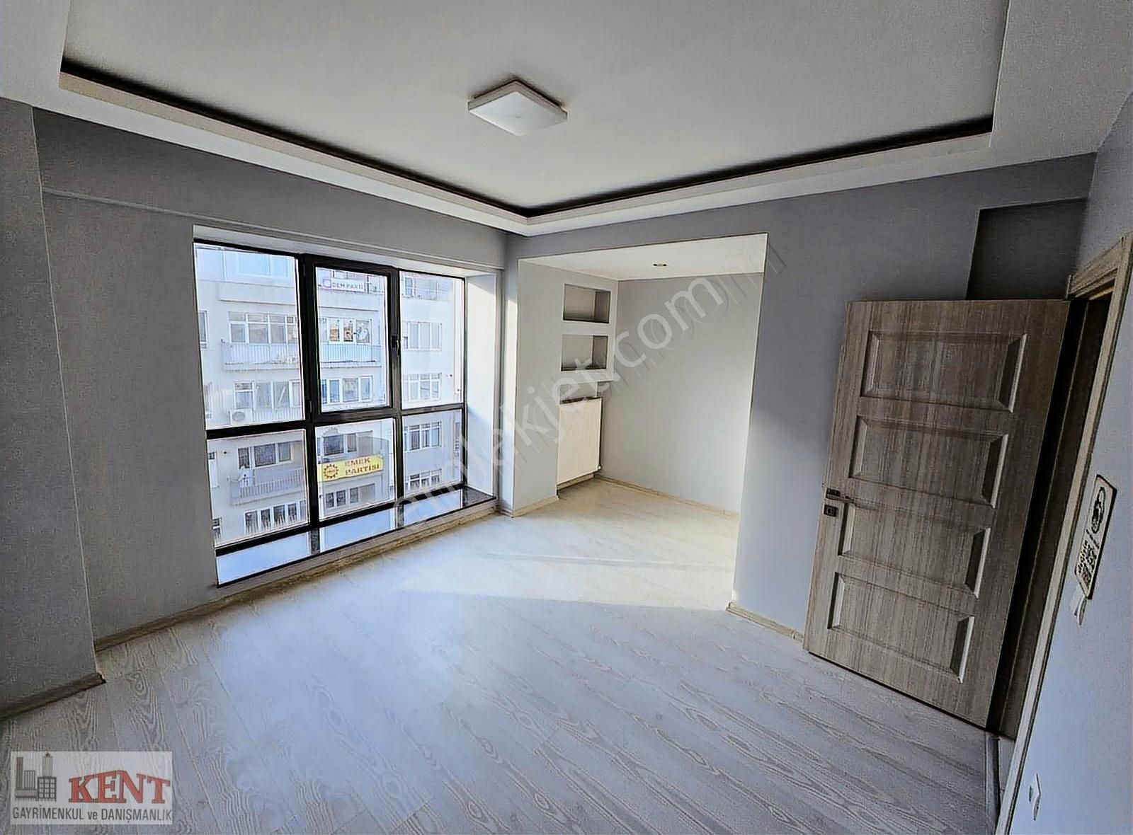 Kent Emlak'tan Sakarya Caddesi Üzerinde Satılık 1+1 Daire - Görsel 3