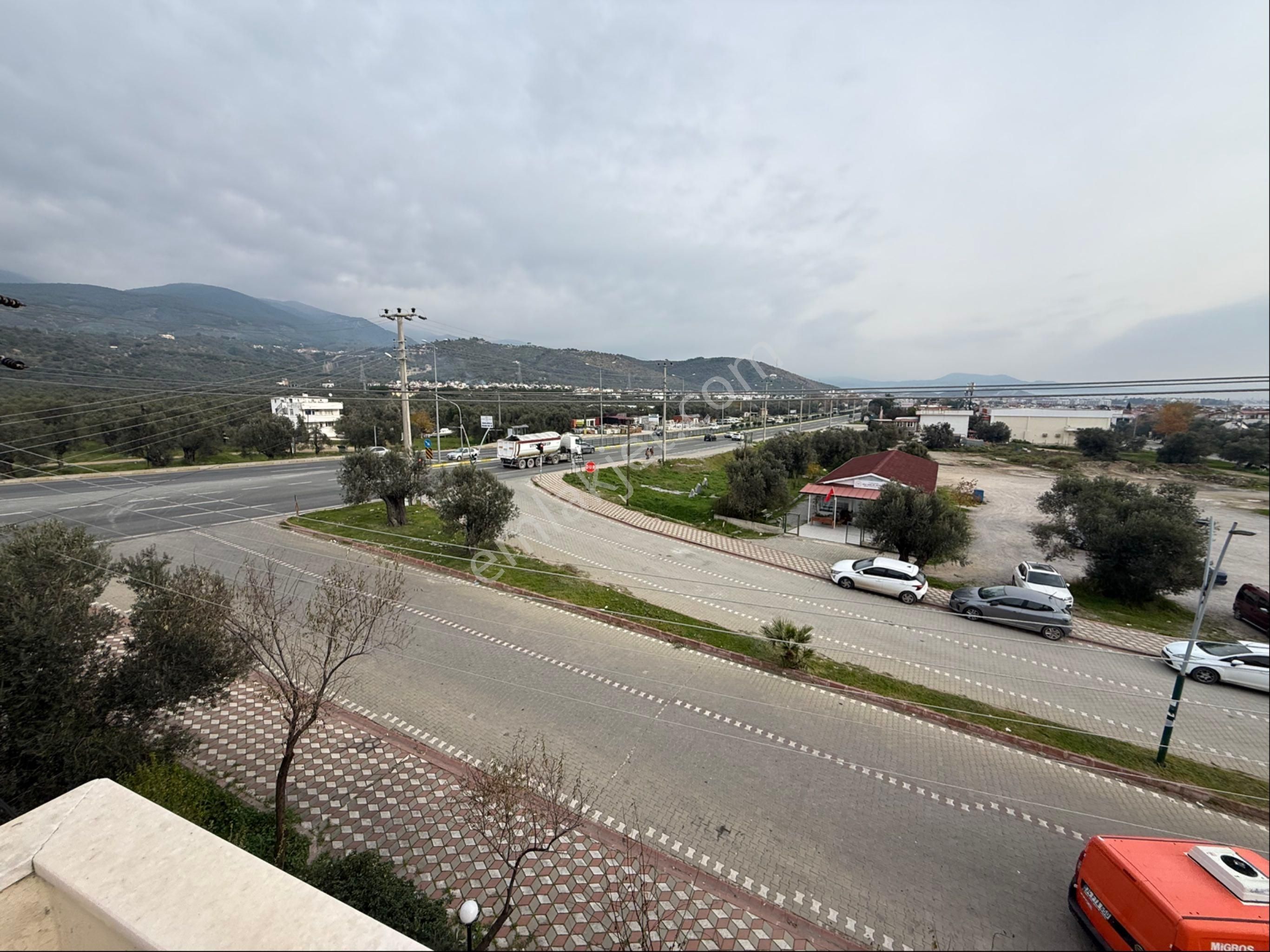 Kale’den Güre’de Her Yerden Ful Manzaralı 4+1 3 Kat Satılık Trıbleks - Görsel 17