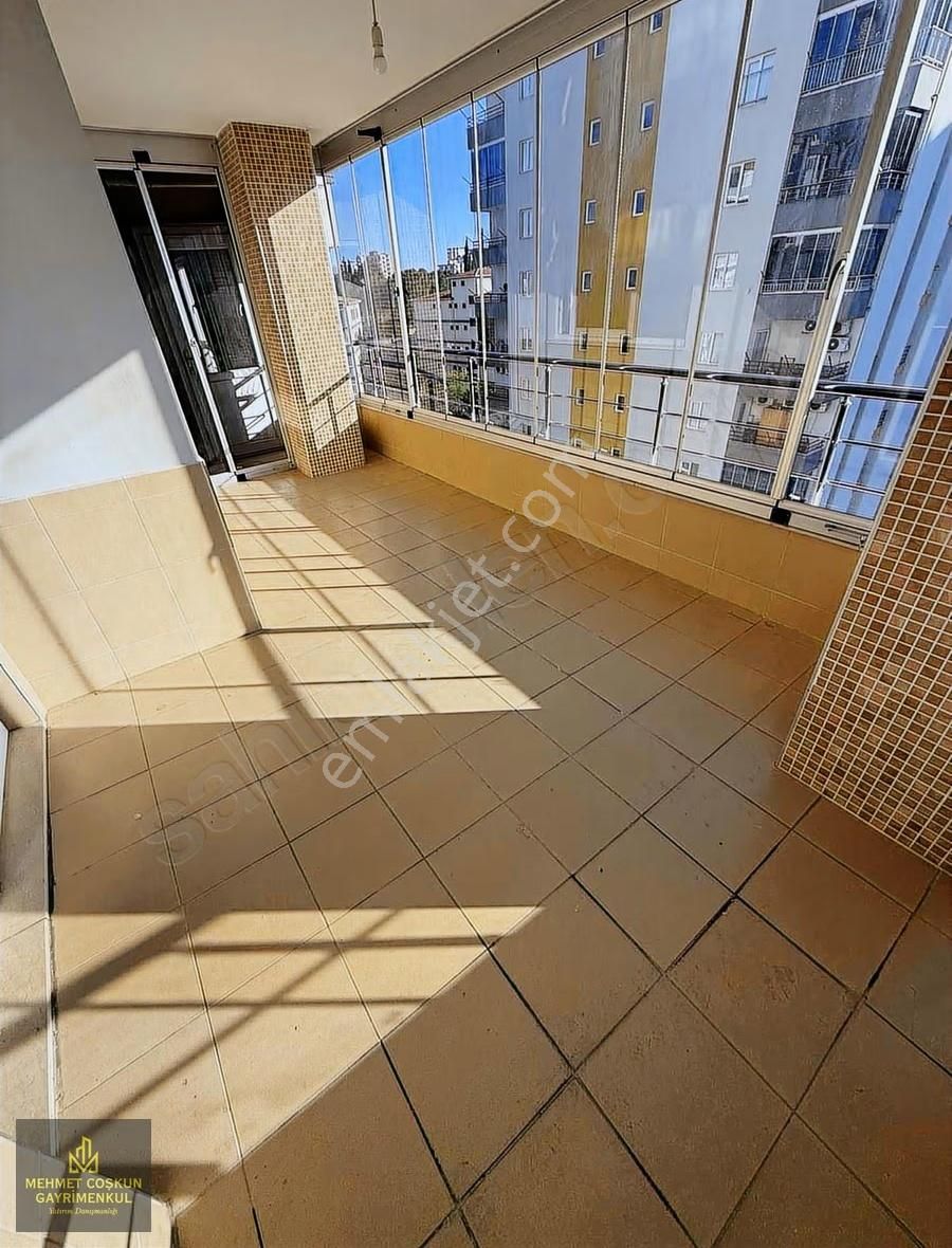 Medline Hastanesi Karşısında İskanlı Satılık 4+1 Geniş Daire - Görsel 4