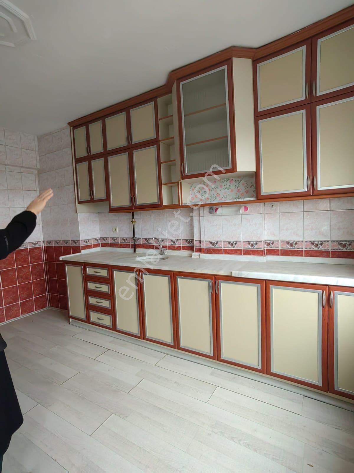Akçay Emlak'tan Akşehir Stadyum Civarı Asansörlü Doğalgaz Kombili Ara Kat Kiralık 3+1 Daire - Görsel 3